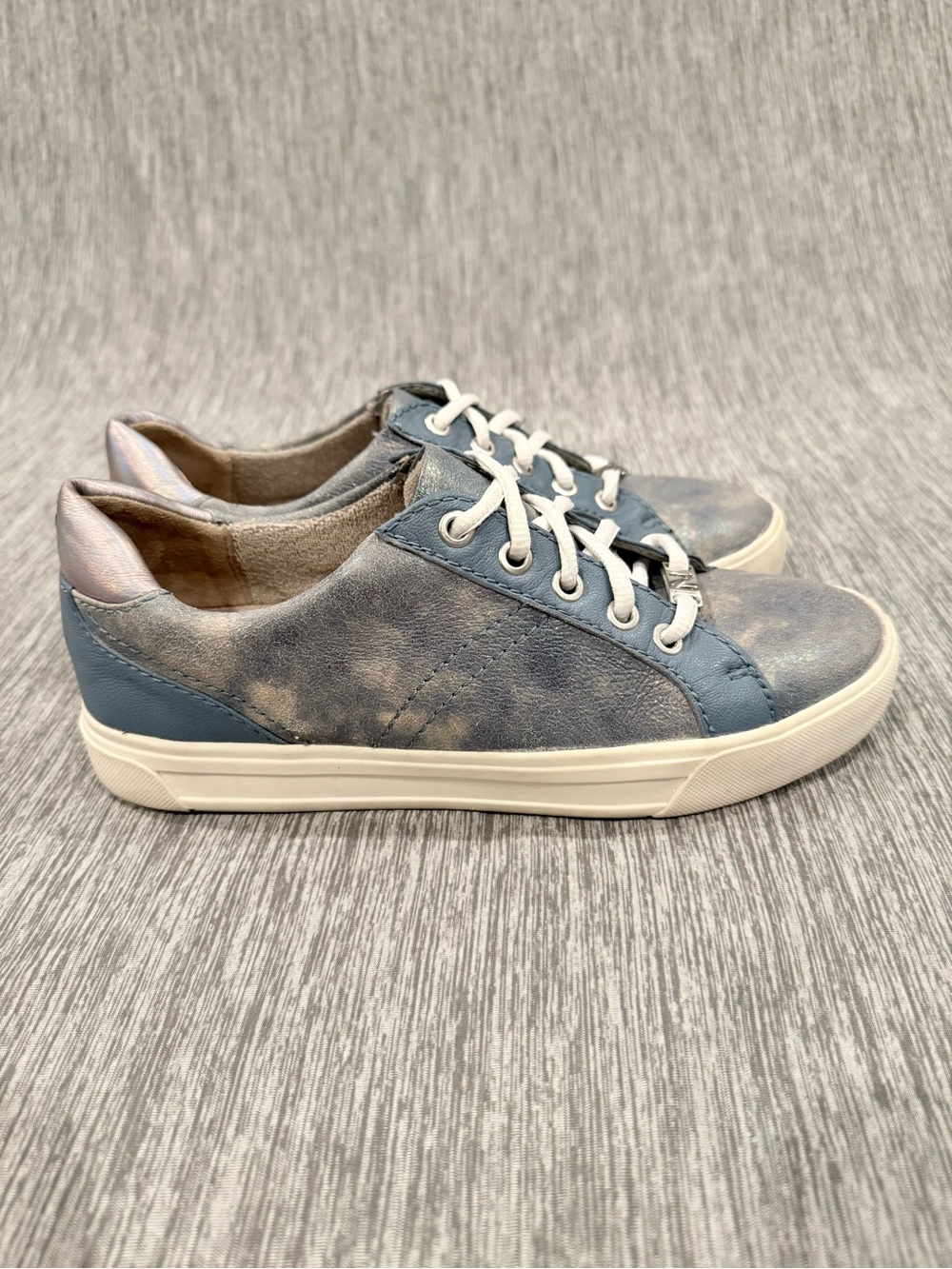 Naturalizer Astara Women's Blue Tie-Dye Lace-Up Sneakers